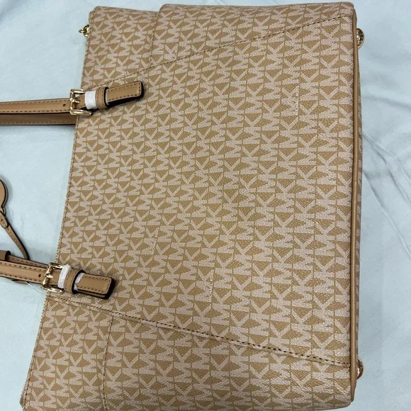 Michael Kors Camel Jet Set Item Tote Medium east west Top Zip